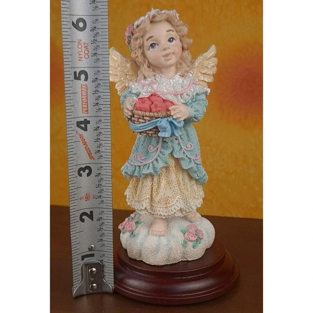 House of Lloyd Christmas Around the World The Sharing‎ Angel #542383 Sealed 1997
